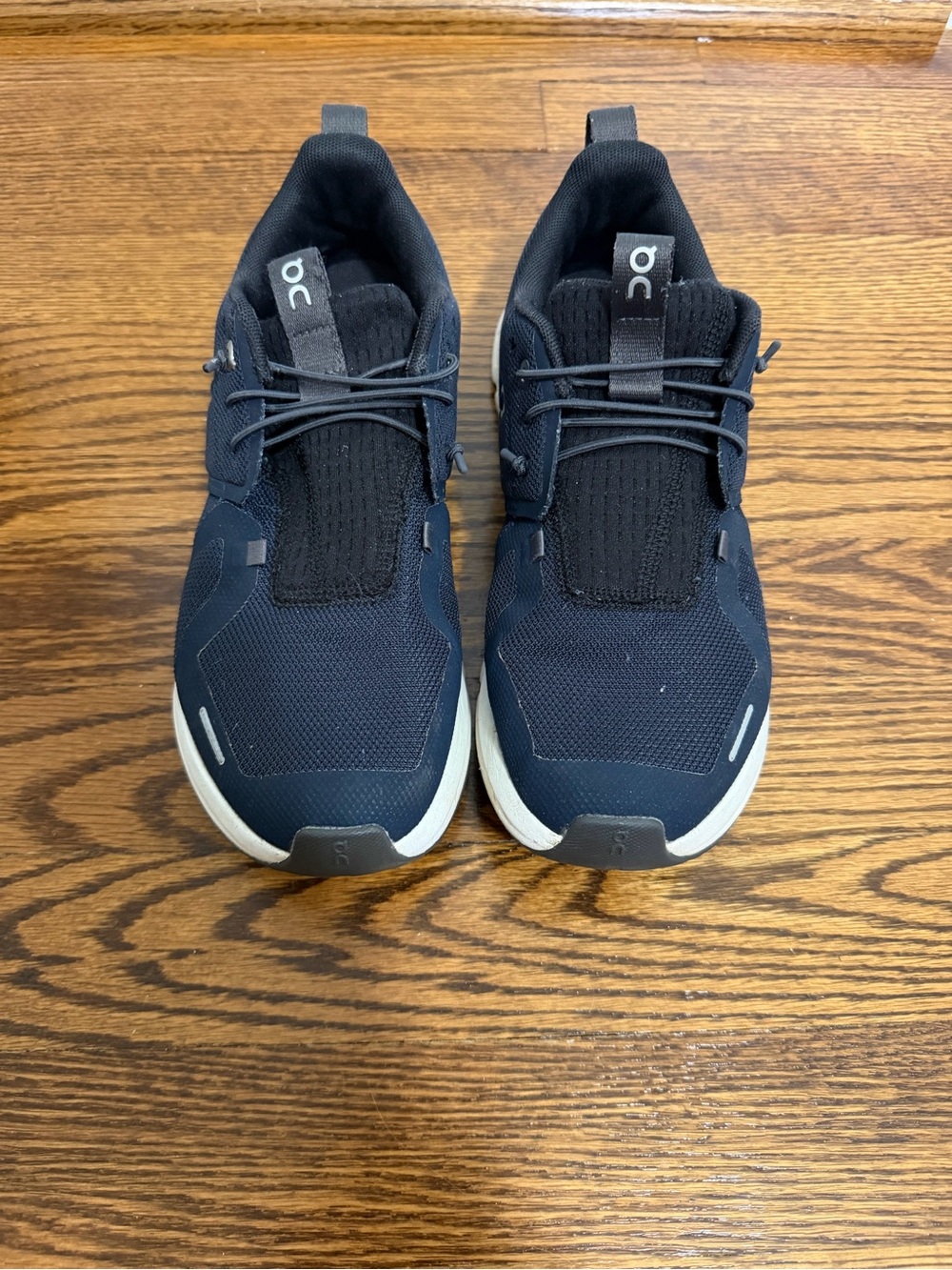 On Cloud Navy White Boys Sneakers Size 5.5